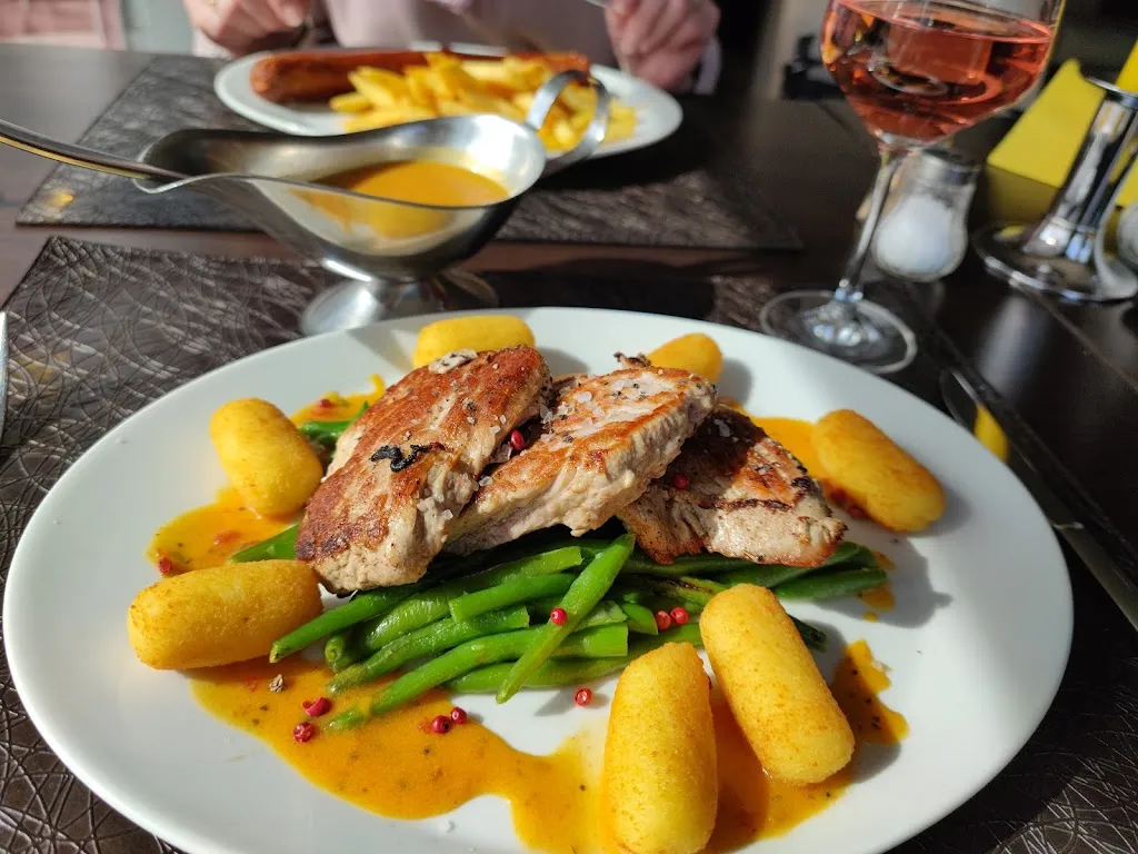 BriSand Cafe-Restaurant im CENTRO-KÖ_Elm_slider_image_2