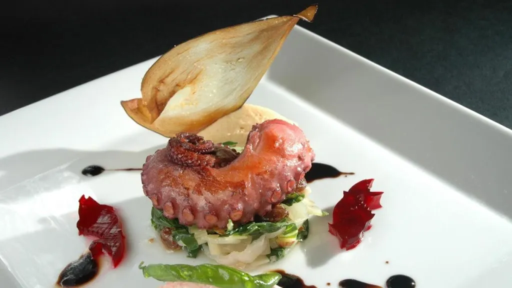 Ole Magnus_Parthenon_Elm_review