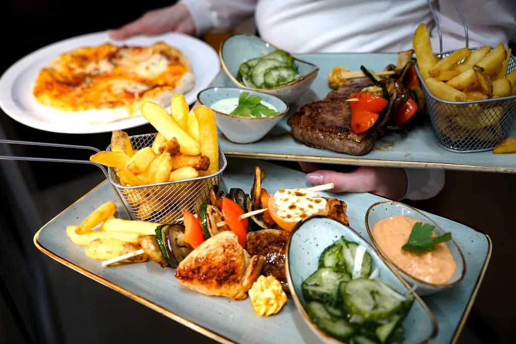 Burello Restaurant und Eiscafé_Elm_slider_image_2