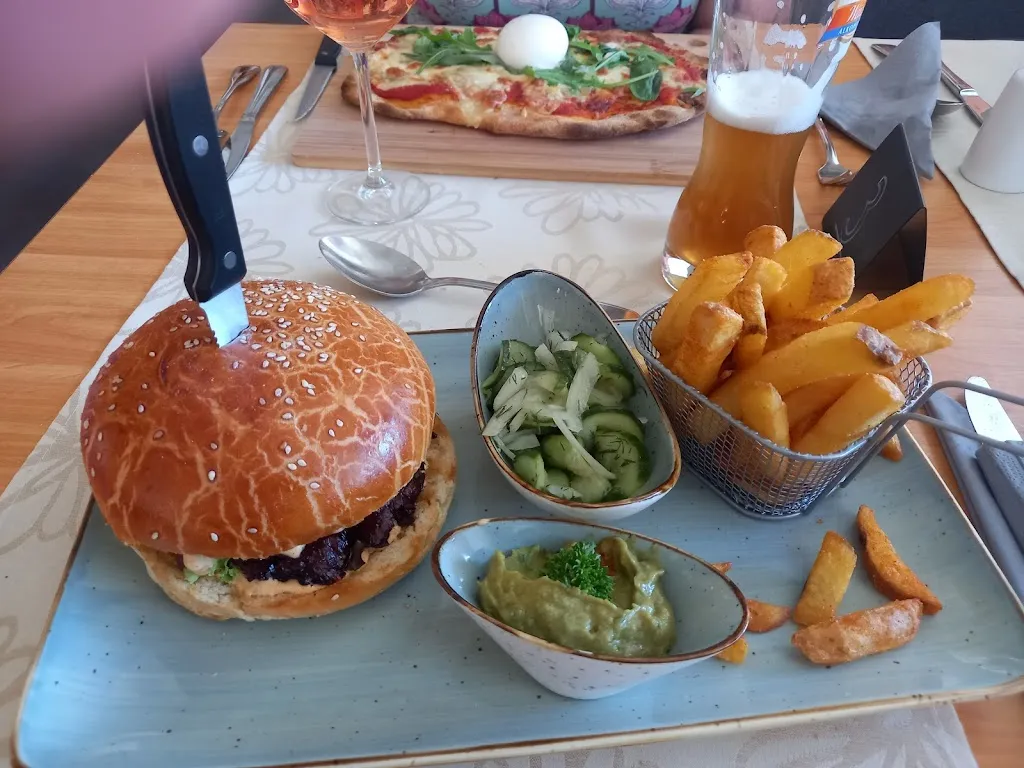 Burello Restaurant und Eiscafé_Elm_slider_image_3