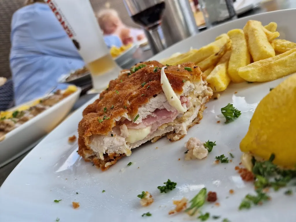 Weinstube Zum Hännes_Lieser_slider_image_2