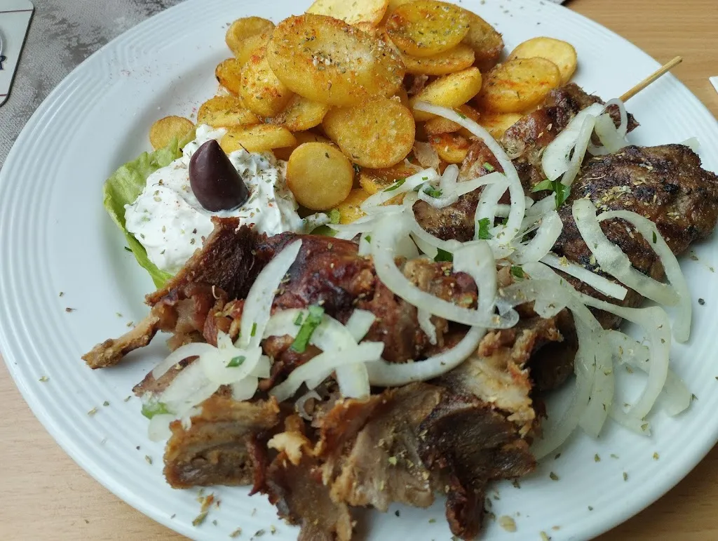 Stefan Meuschel_Taverna Zeus_Main_review