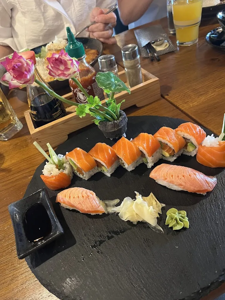 Elena H._PHAN Asia Cuisine & Sushi_Lilienthal_review