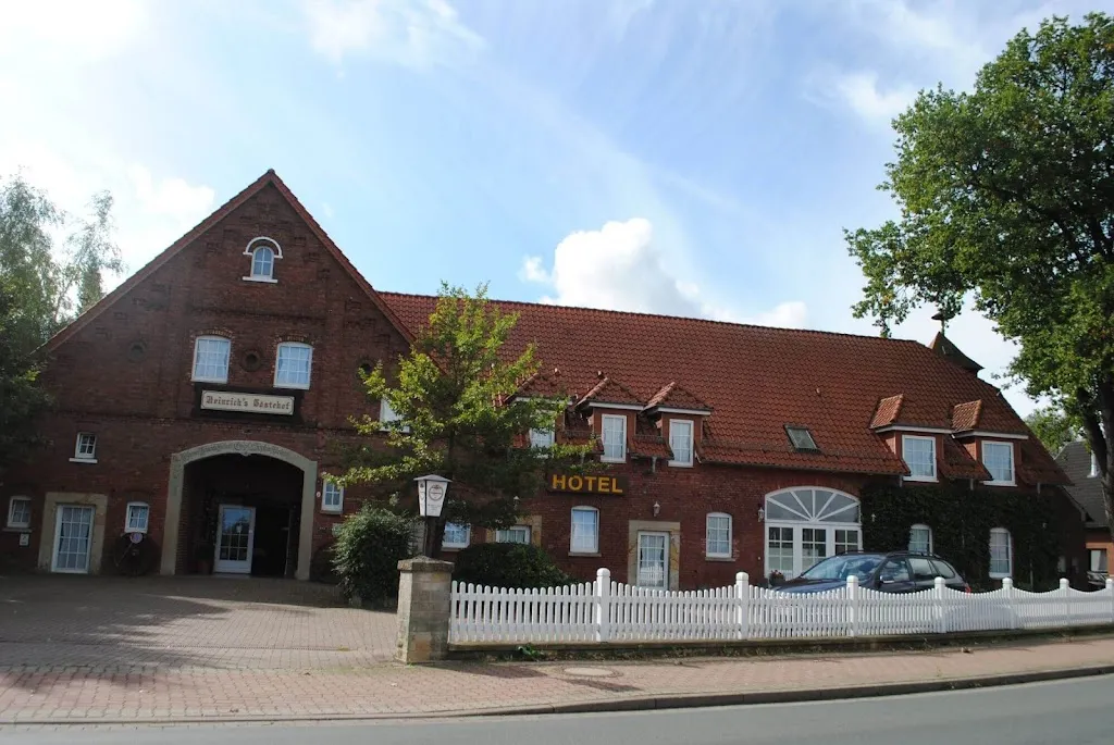 Zum Dicken Heinrich restaurant in Lüdersfeld