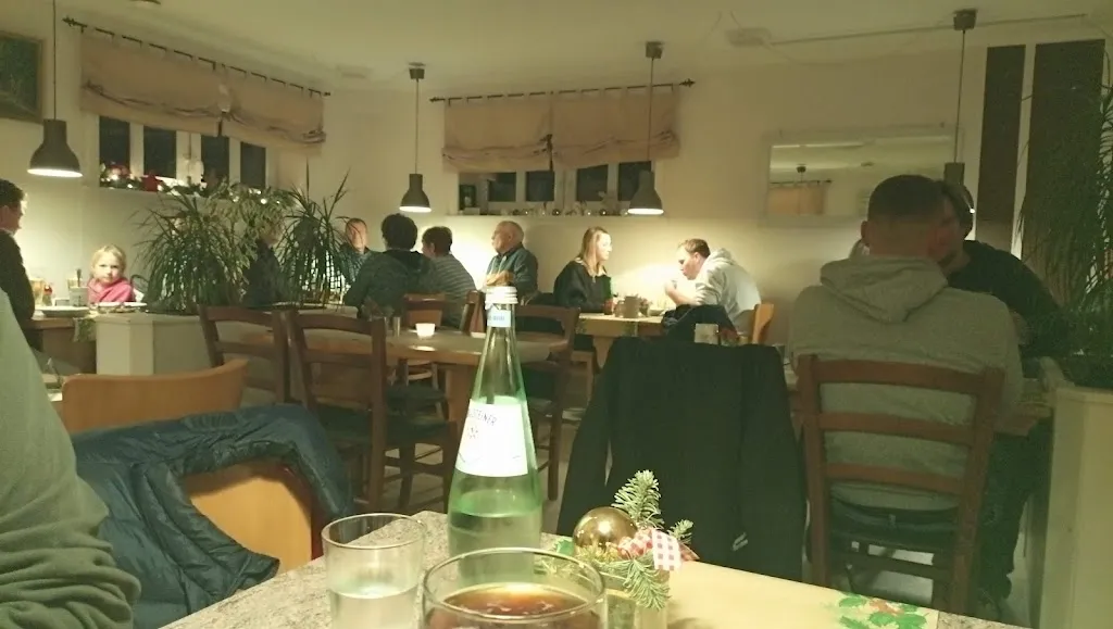 Lütt Gasthus restaurant in Midlum