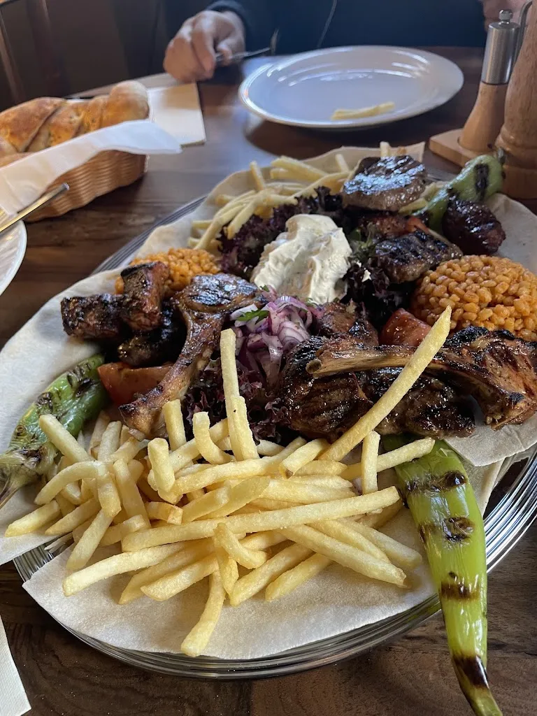 Erdal Yaşar_Zum Steinofen Wörth am Main_Main_reseña