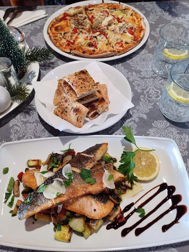 Robert Unkelbach_-_Main_review