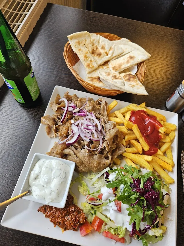 Tunc's Gourmet Pizza & Grill__slider_image_3