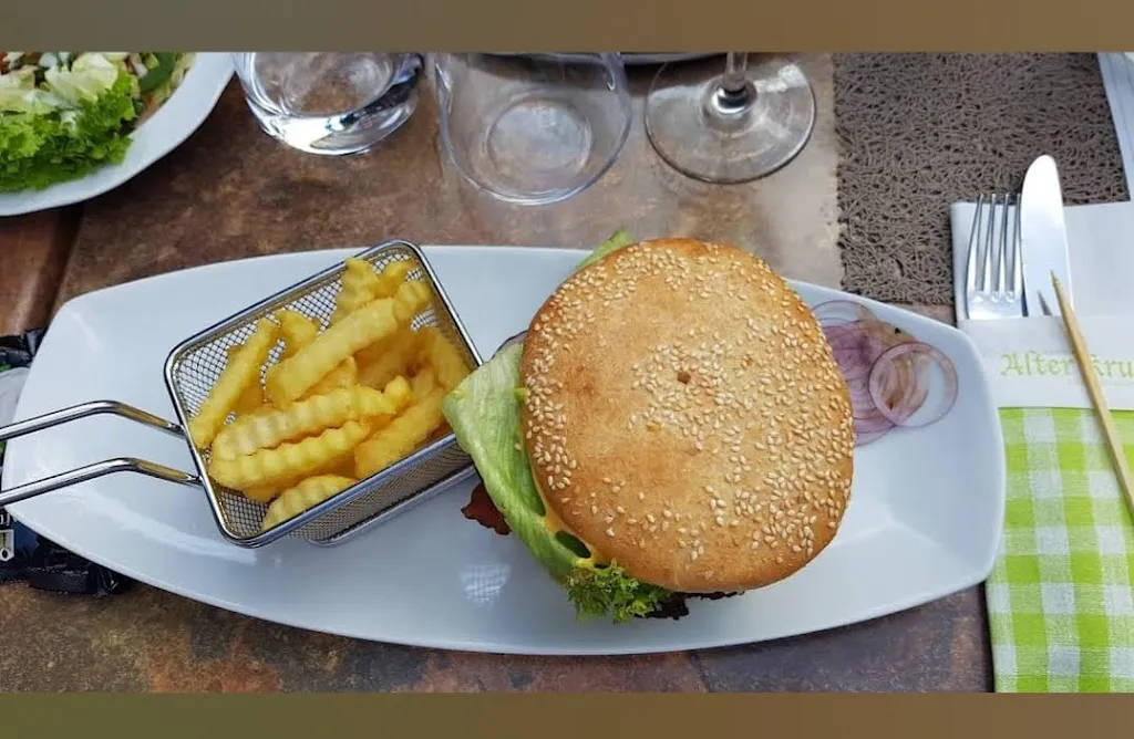 Alter Krug Fam. Markus Schöttker_Niedernwöhren_slider_image_3