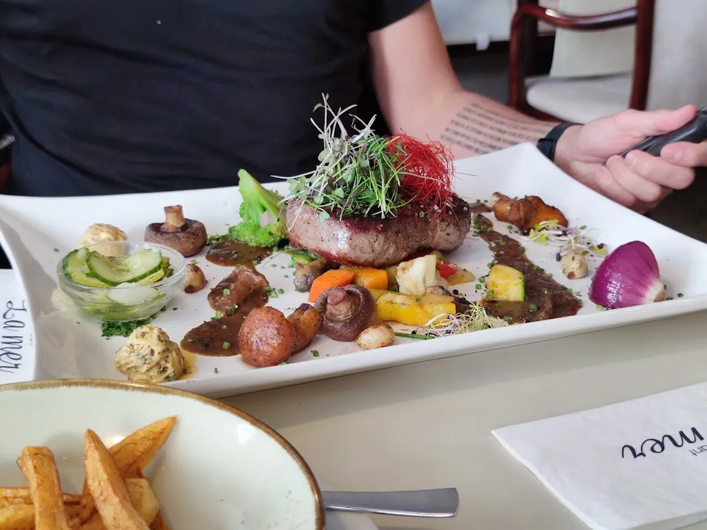 Wolfgang Gluch_La Mer im Hotel Peters_Neuharlingersiel_review