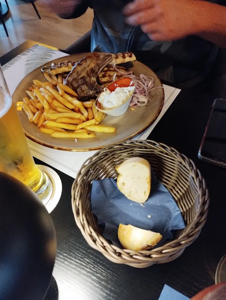 Marie Isermann_El Greco Restaurant Sudheim_Northeim_review