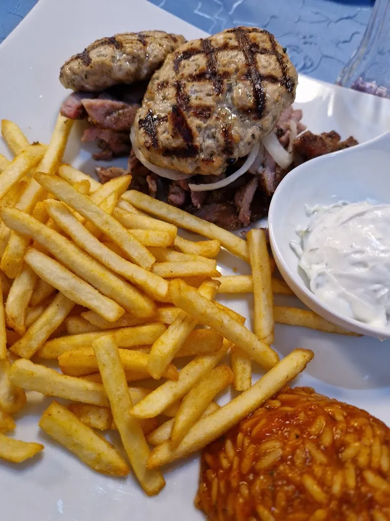 Nicole Reisch_Gaststätte Syrtaki_Neckar_recensione