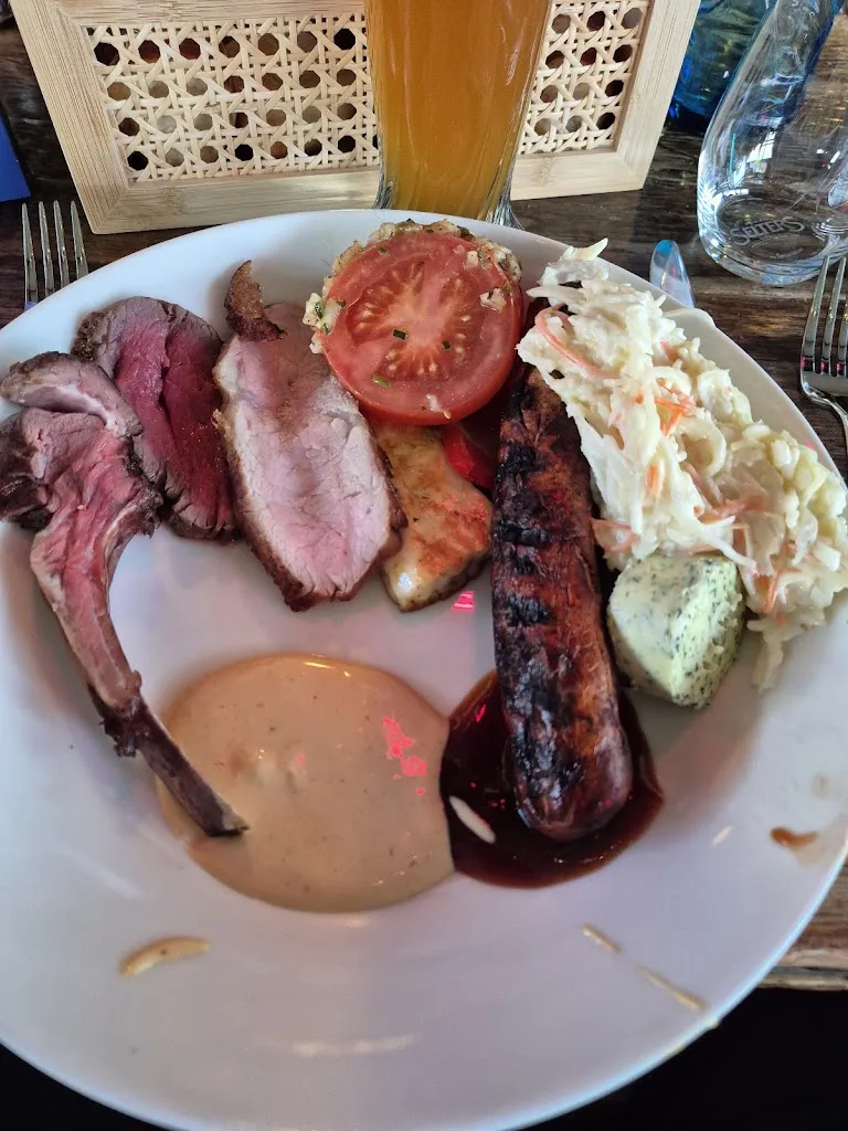 Jonas Räntilä_Oosten_Main_review