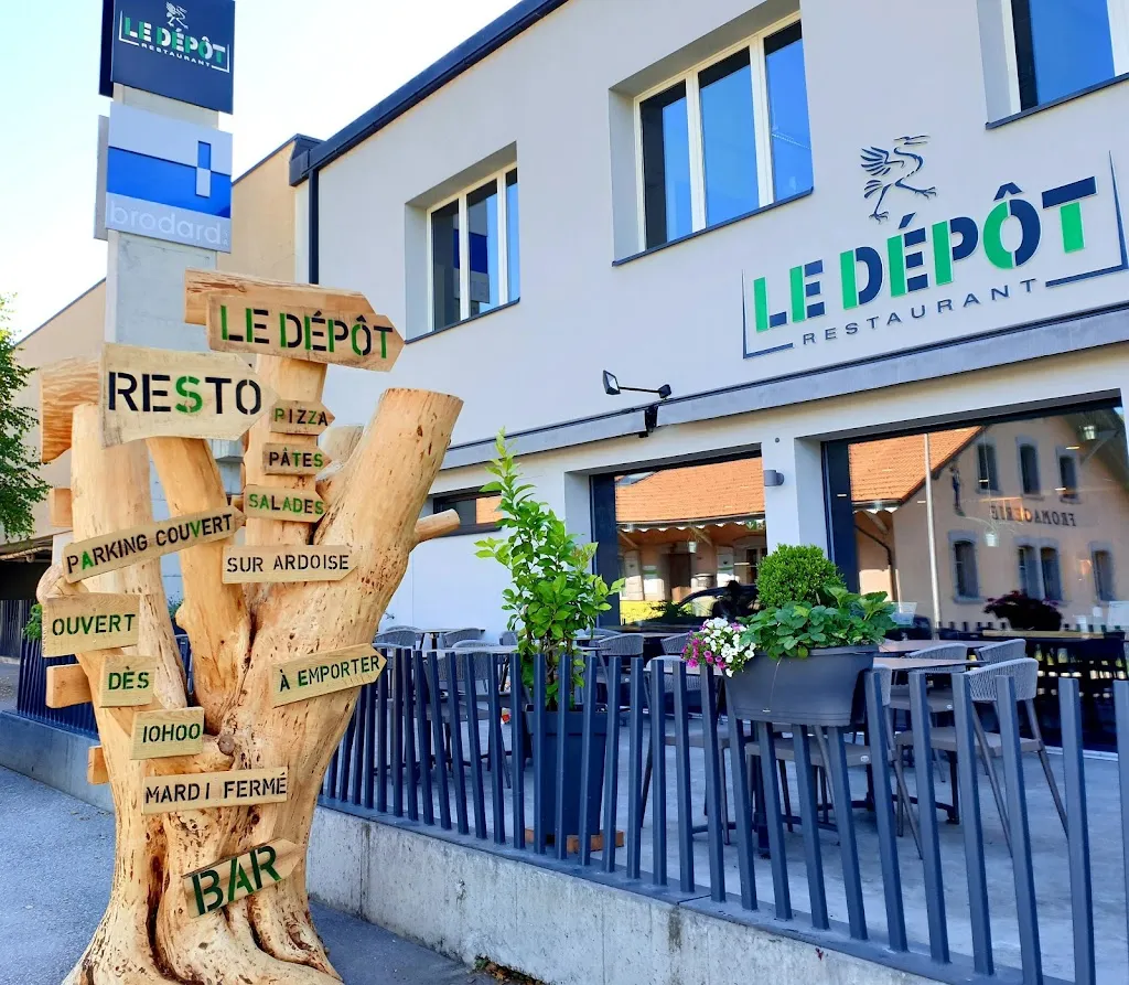 Le Dépôt restaurant in Roche