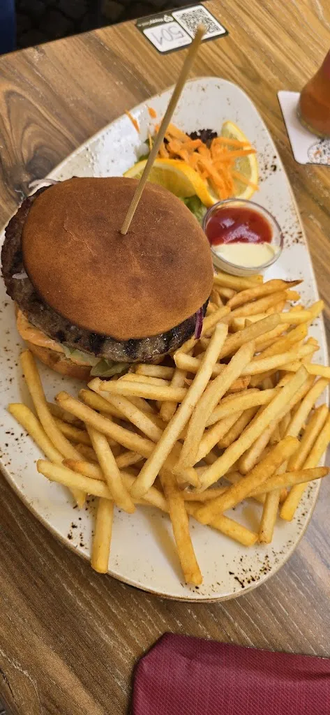 Andrew Daly_Bodega Rinteln_Rinteln_reseña