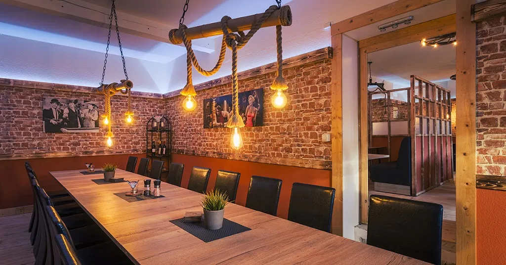 Pitt's Steakhouse / Restaurant & Gaststätte / Ferienwohnung Wille_Sande_slider_image_1