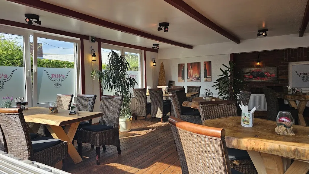 Pitt's Steakhouse / Restaurant & Gaststätte / Ferienwohnung Wille_Sande_slider_image_2