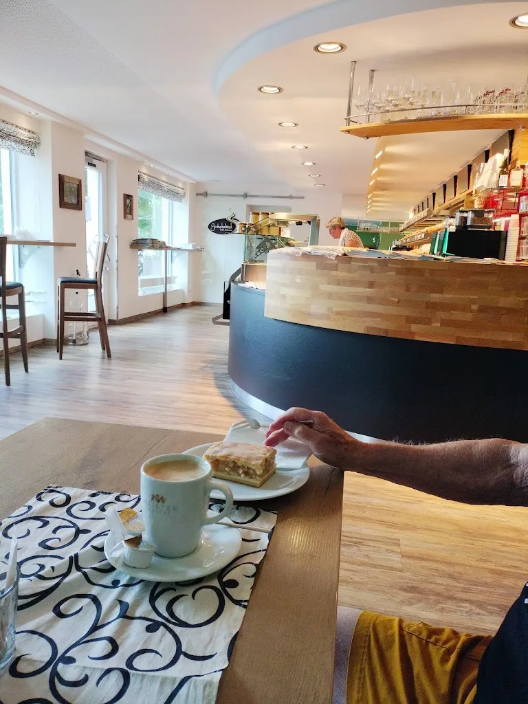 Mardyana Rita_Cafe Gutschabäck_Ettringen_review