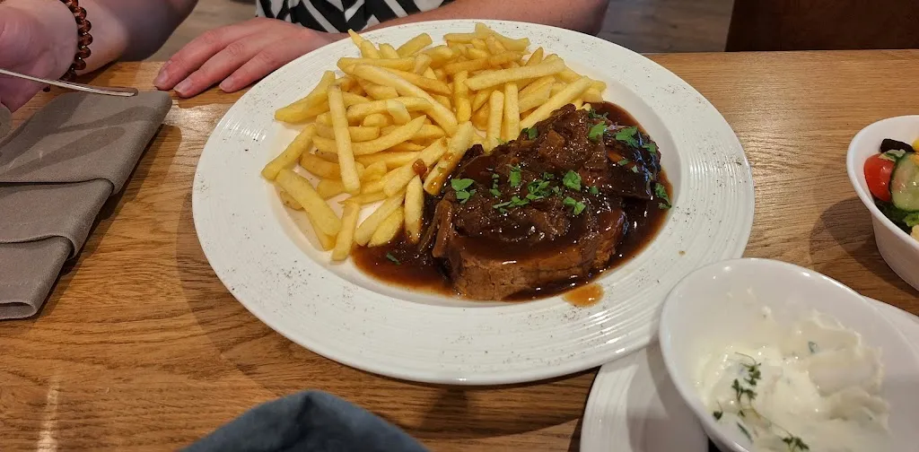 Alexis Degrooff_Max & Moritz Ettringen_Ettringen_review