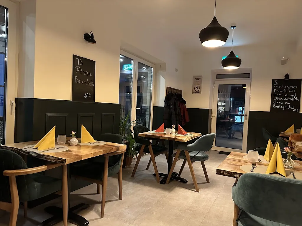 Friends Bar Restaurant Grand Hotel restaurant in Soltau