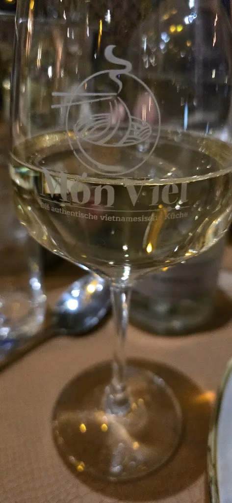 Günter Marnau_Món Việt_Seevetal_review