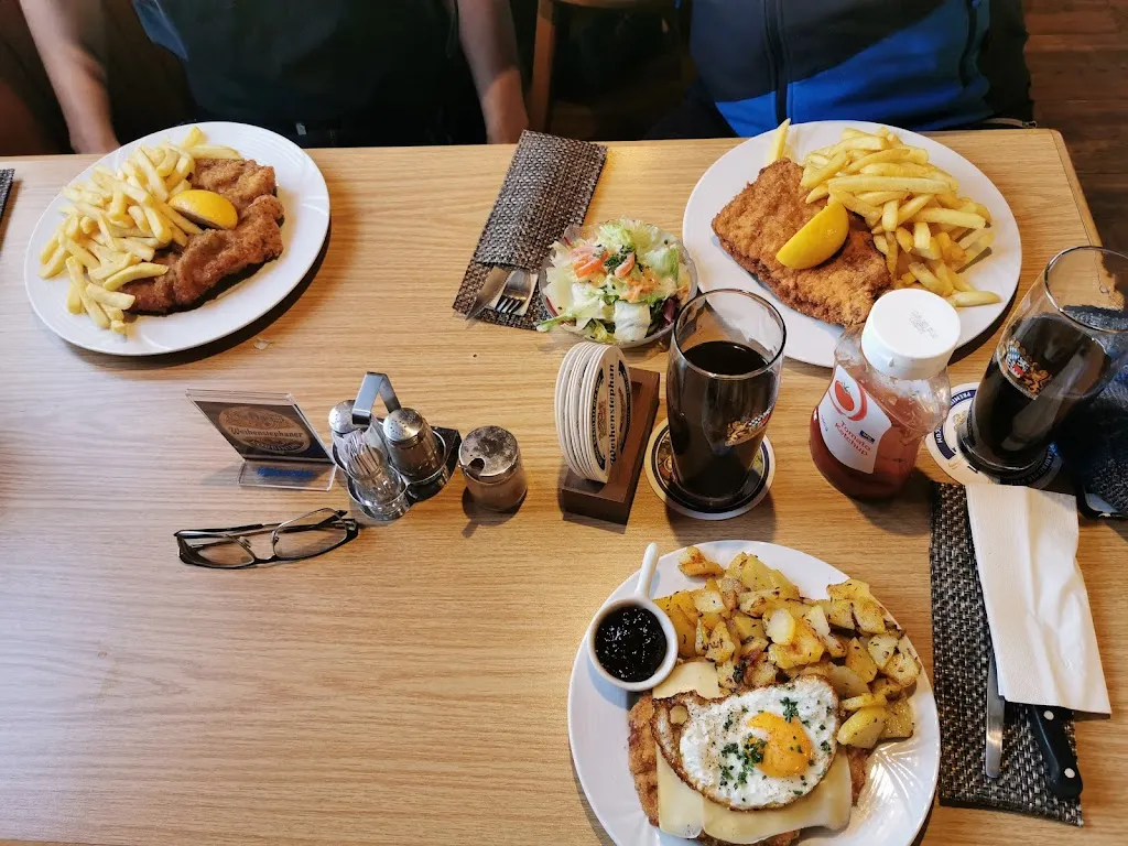 Lighthouse Projects Ltd Edwin Blok_Gasthaus Weng_Fahrenzhausen_review