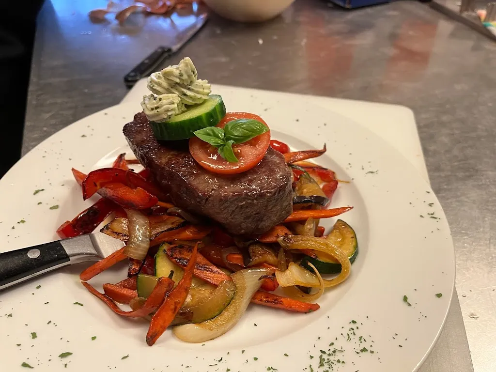 Wirtshaus B13 *Kroatische Küche * Steak's * Burger * Vegetarische Gerichte_Fahrenzhausen_slider_image_3