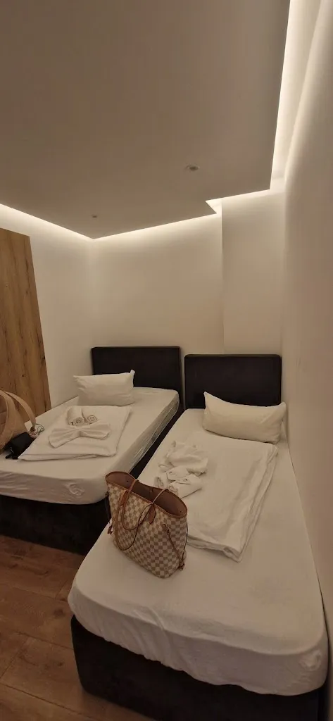 Rafal Wojtkowski_Hotel & Ristorante Sicilia by Visar_Tappenbeck_review