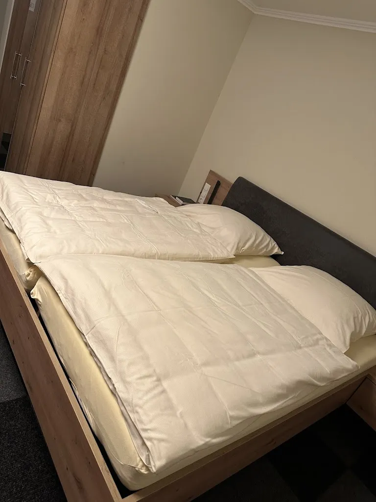 Selim Qazi_Gasthof Vossbur_Toppenstedt_review