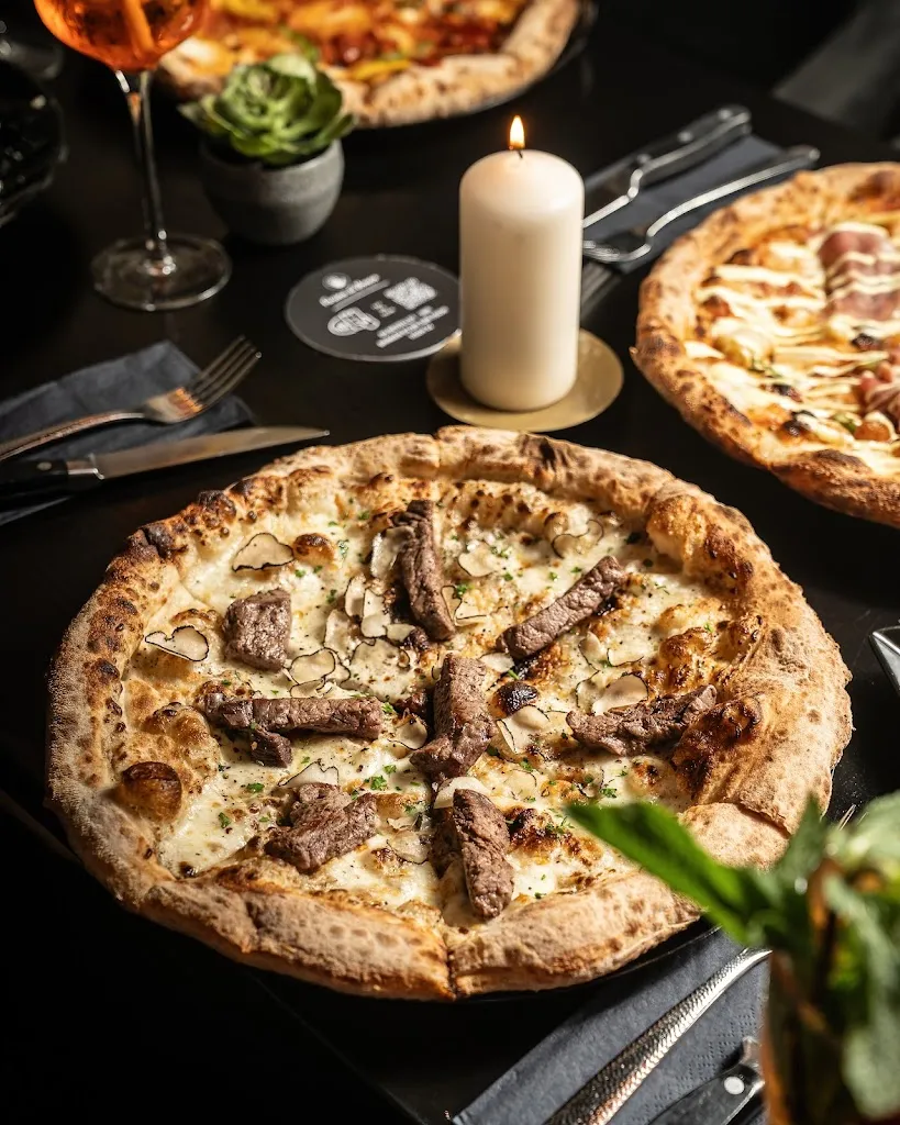 Restaurant Farina di Nonna Neumünster - HANDMADE PIZZA_Neumünster_slider_image_3