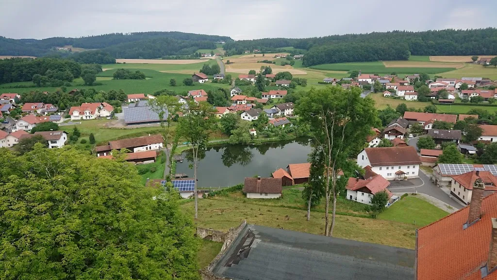 Amina May_Burg Falkenfels_Falkenfels_review