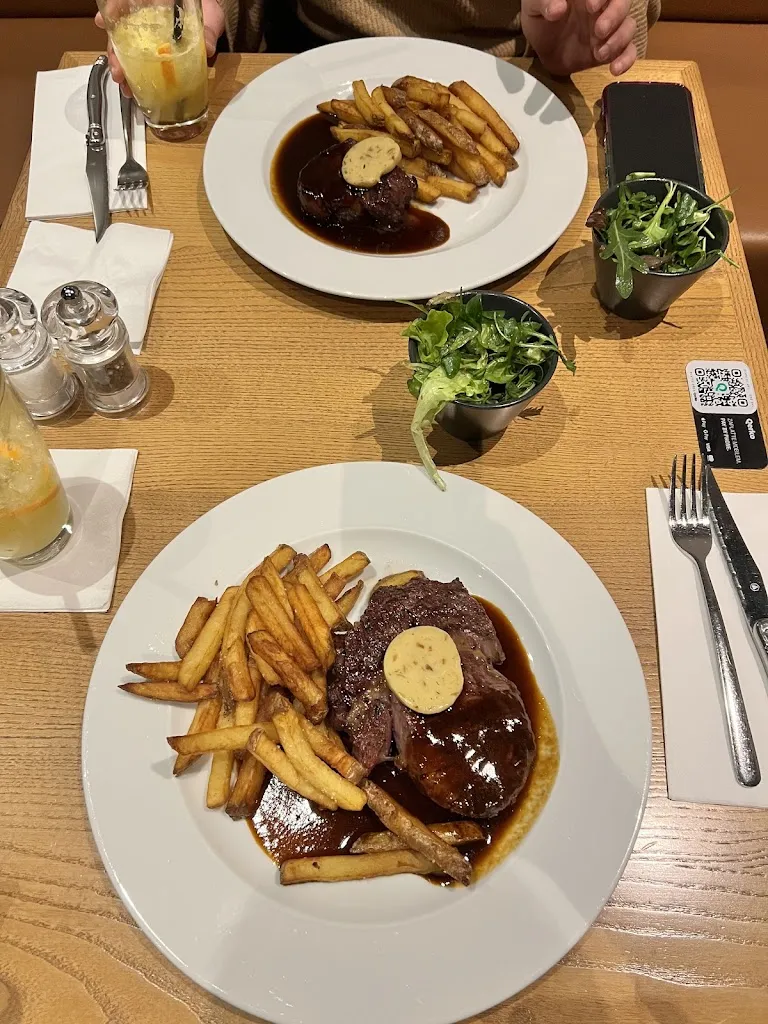 Mojtaba Sadeghi_U Tellerů_Czechia_review