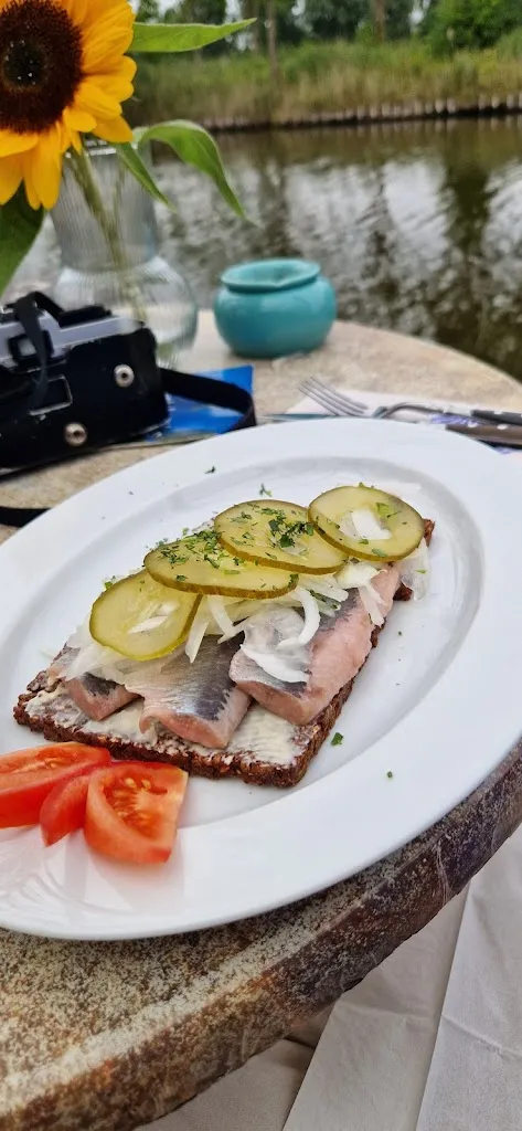 Charly Kalveram_Hafen Schnecke_Varel_review