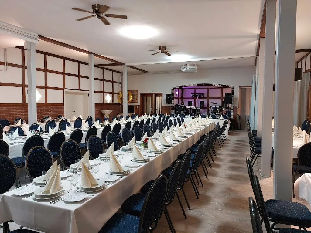 Gaststätte Zum Stillen Winkel - Anette Stratmann_Warmsen_slider_image_1