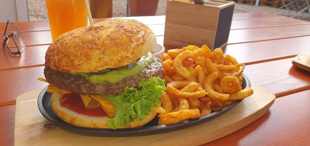 Burger Kneipe_Warmsen_slider_image_1