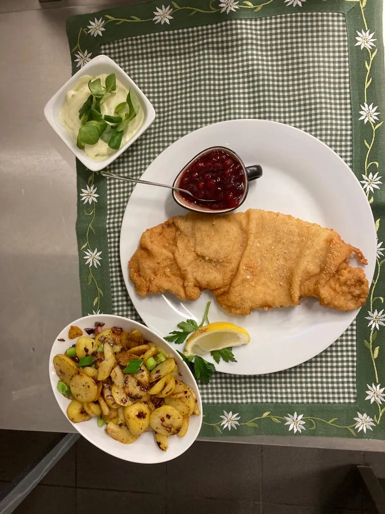 Zum Dorfkrug - Schank- und Speisewirtschaft_(Deister)_slider_image_2