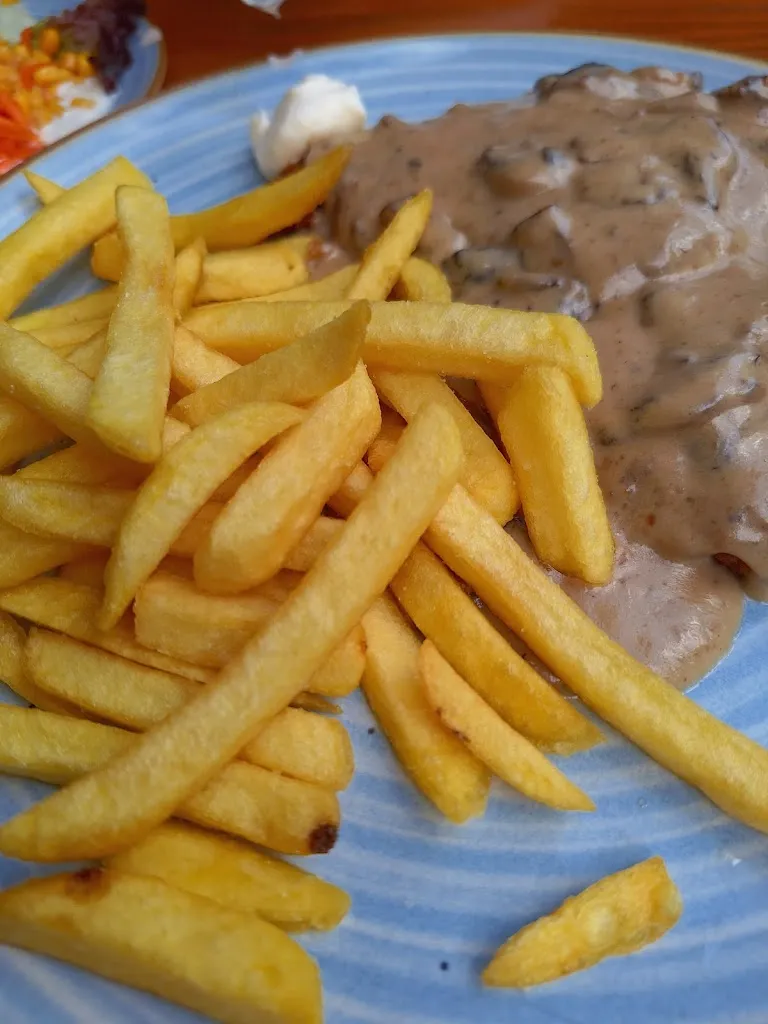 Azra Y._Hotel Restaurant Fousek GmbH_Herten_review