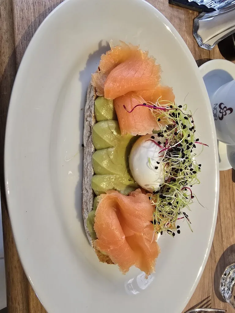 Matthew Hughes_Franzos Coffee Shop_Zürich_review