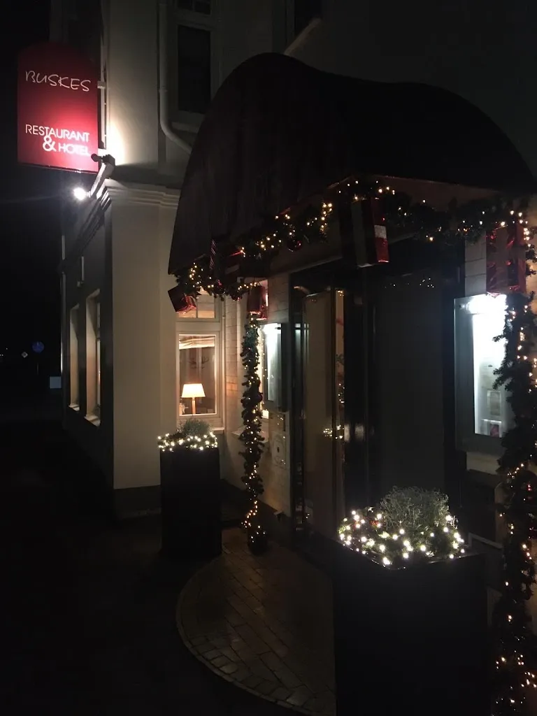 Buskes Hotel & Restaurant restaurant in Wietze