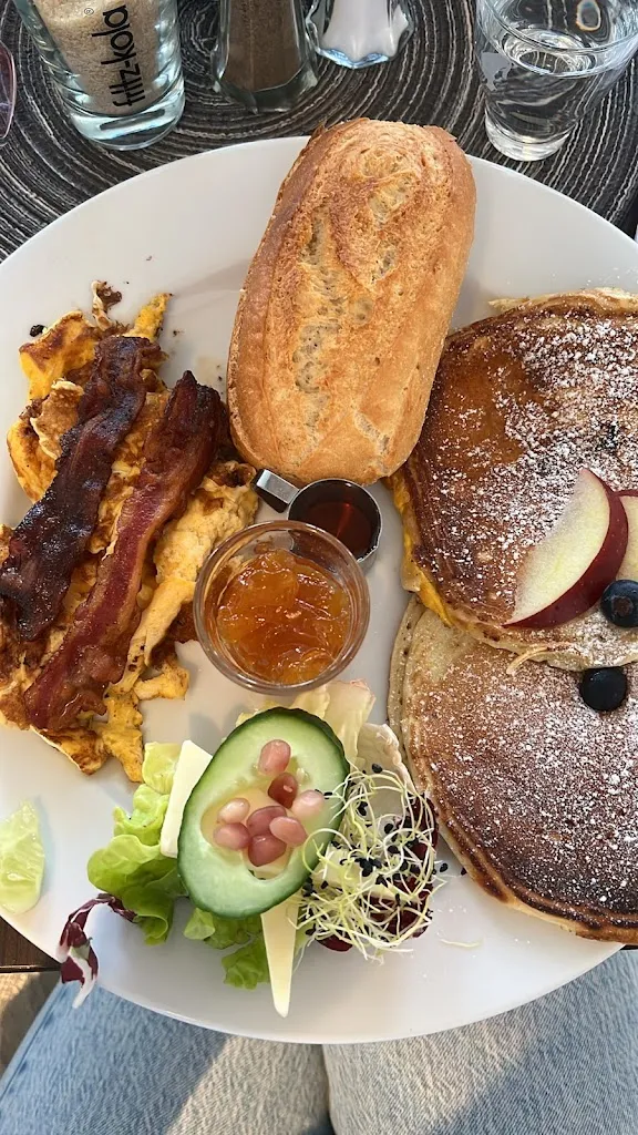 Ariana Izvernari_Mireo_Erlangen_recensione