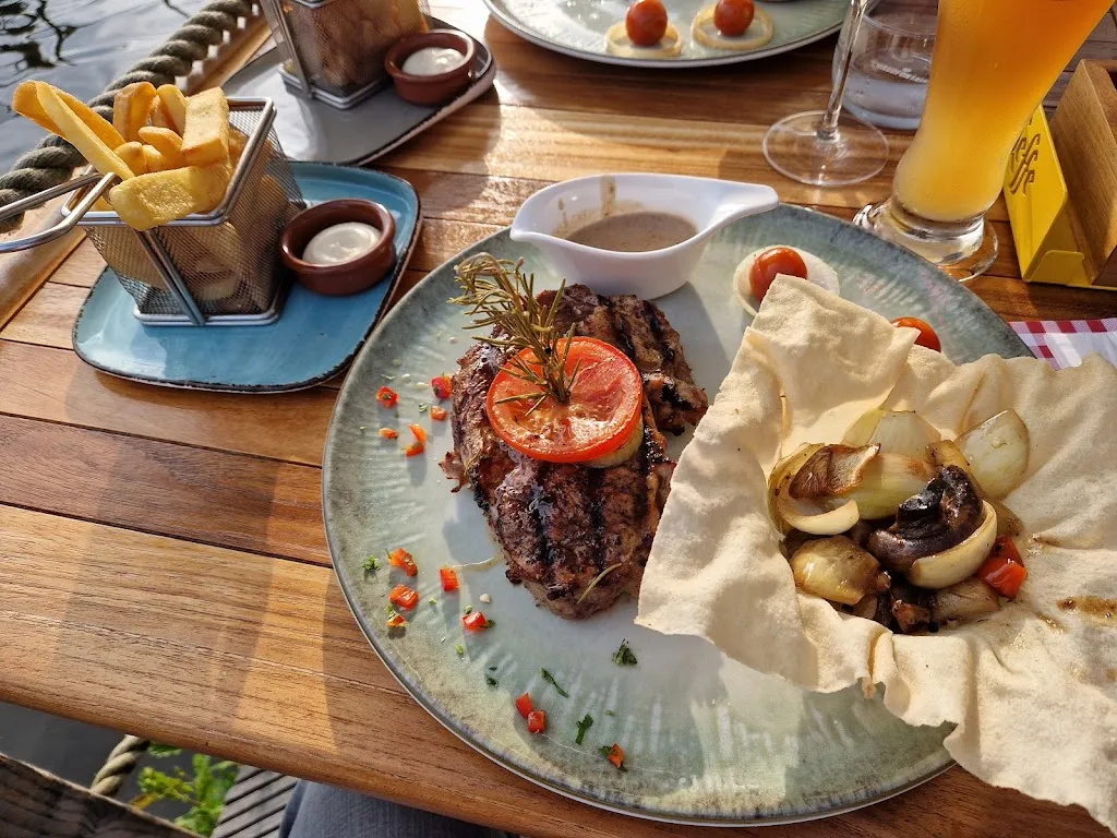 Majestic restaurant en pizzeria_Netherlands_slider_image_3