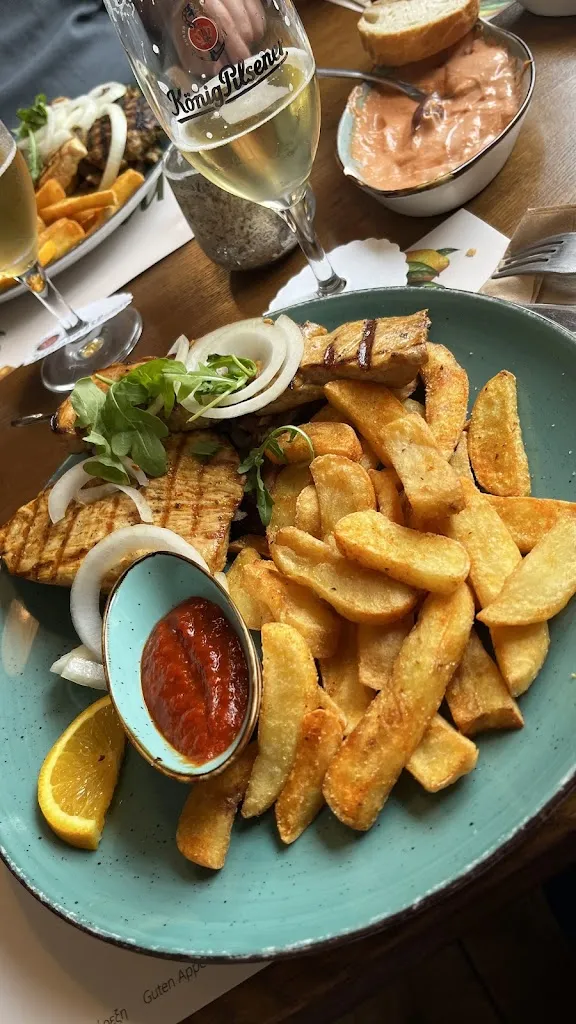 Sarah-Janina Ilchmann_Mythos Lindenhof_Zetel_review