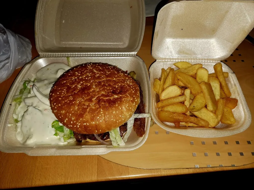 Gut Essen & Trinken Pizzeria und Grillspezialitäten am Schloss \ neuenburger Pizzaria restaurant in Zetel