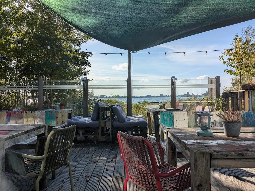 Strandhaus Altefähr restaurant in Altefähr