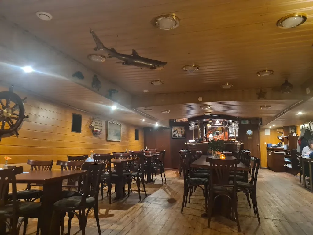 Christopher Arnold_Hotelschiff Stinne_Wustrow_review