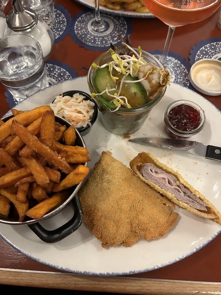 Laurens Handels_Schwan Restaurant Düsseldorf Altstadt_Düsseldorf_review