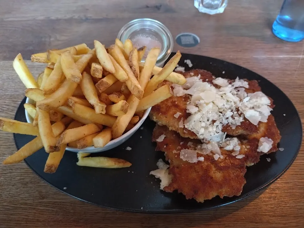 Wilson Leung_HeimWerk Altstadt_Düsseldorf_avis