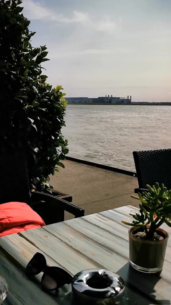 FISCHclub Blankenese_Hamburg_slider_image_2