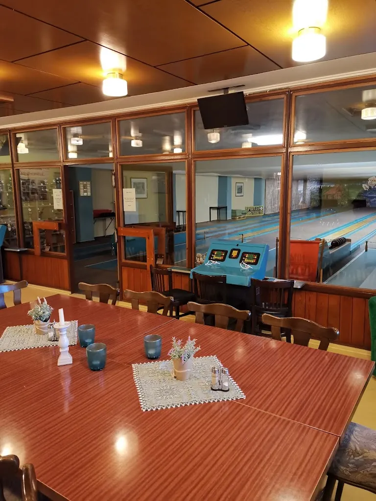 Gaststätte Auszeit mit Kegelbahn restaurant in Neubukow