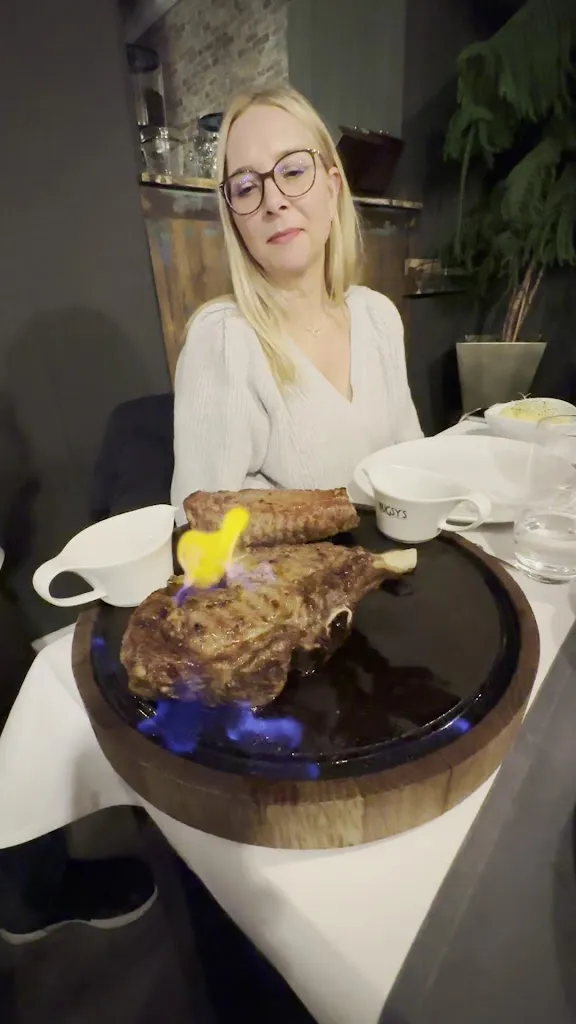 Bugsy's Restaurant_Barth_slider_image_2